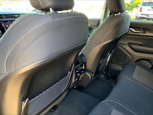 New 2025 Jeep Grand Cherokee Laredo image 16