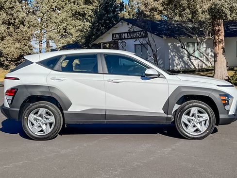 New 2026 Hyundai Kona SE image 3