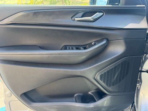 Certified 2025 Jeep Grand Cherokee Altitude image 12