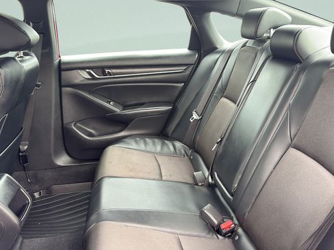 Used 2018 Honda Accord Sport image 14