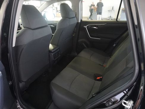 Used 2025 Toyota RAV4 XLE AWD/4WD image 19