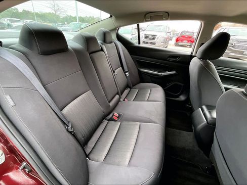 Used 2025 Nissan Altima 2.5 SV image 19