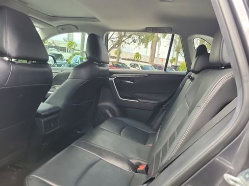 Used 2021 Toyota RAV4 XLE Premium image 8