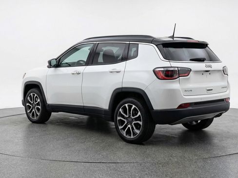 Used 2025 Jeep Compass Trailhawk image 6