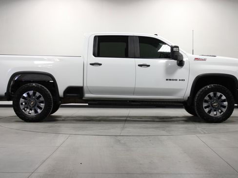 Used 2024 Chevrolet Silverado 2500 Custom w/ Custom Value Package image 3