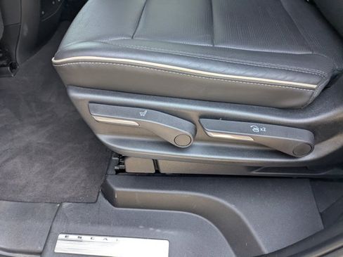 Used 2023 Cadillac Escalade Premium Luxury AWD/4WD image 32