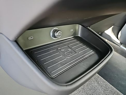 New 2024 Bentley Bentayga Extended Wheelbase image 34