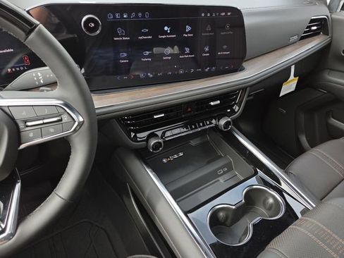 New 2026 Chevrolet Suburban High Country image 39