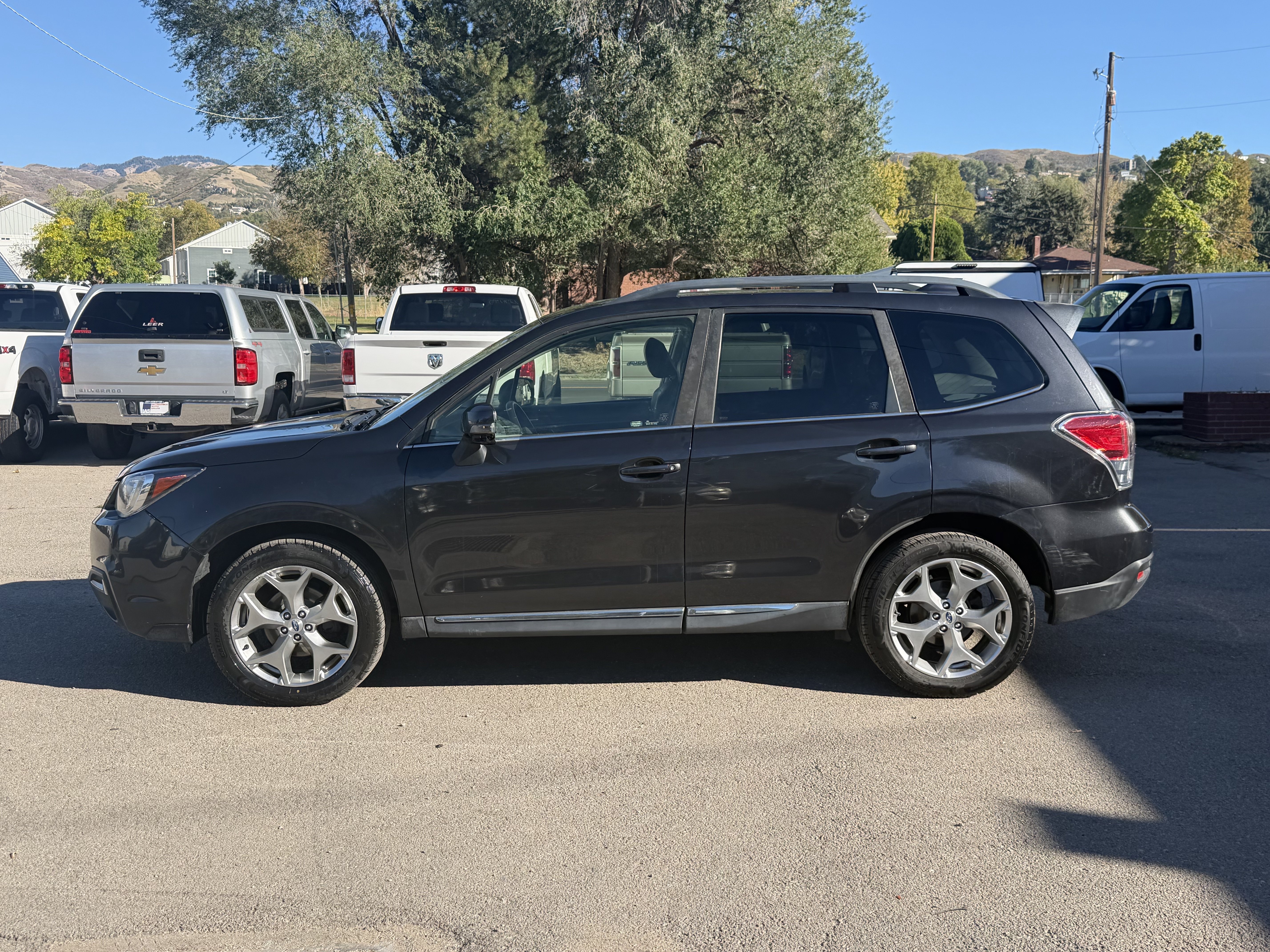 Used 2018 Subaru Forester 2.5i Touring AWD/4WD image 3