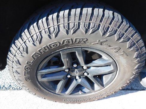 Used 2021 Chevrolet Tahoe Z71 w/ Z71 Off-Road Package image 9