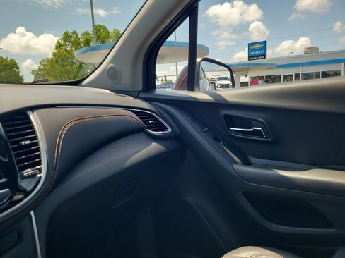 Used 2020 Chevrolet Trax LT w/ Driver Confidence Package FWD image 29