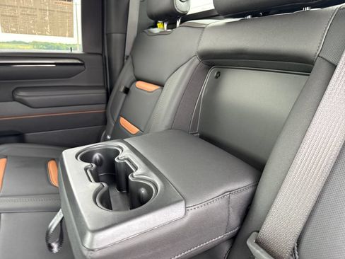 Used 2025 GMC Sierra 2500 AT4 w/ Technology Package AWD/4WD image 49