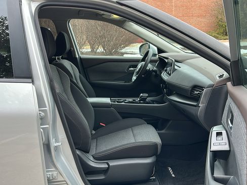 Certified 2022 Nissan Rogue SV image 22