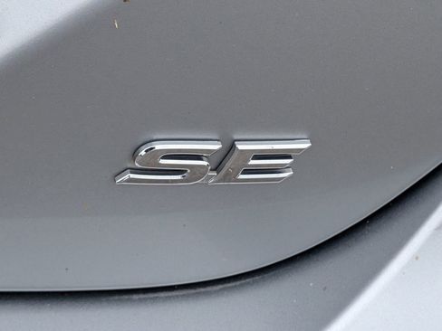 Used 2022 Toyota Camry SE FWD image 6