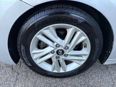 Used 2019 Hyundai Elantra SEL image 25