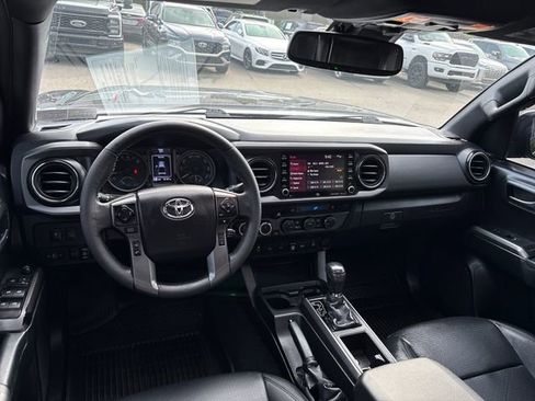Used 2021 Toyota Tacoma TRD Off-Road w/ TRD Premium Off Road Package AWD/4WD image 11
