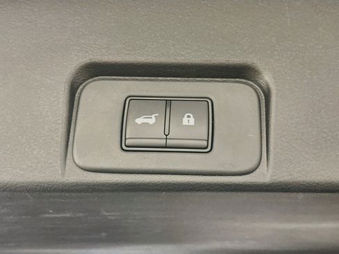 Used 2025 Nissan Rogue SV AWD/4WD image 30