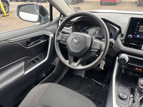 Used 2025 Toyota RAV4 LE image 28