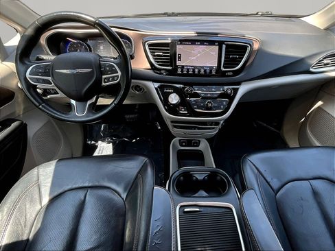 Used 2017 Chrysler Pacifica Touring-L Plus w/ Advanced Safetytec Group FWD image 7
