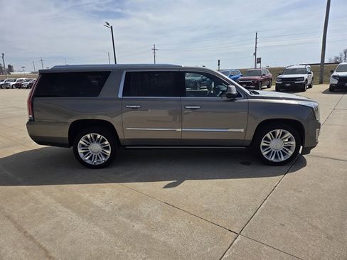 Used 2018 Cadillac Escalade ESV Platinum image 2