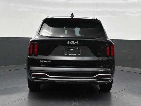 Used 2023 Kia Sorento S FWD image 4