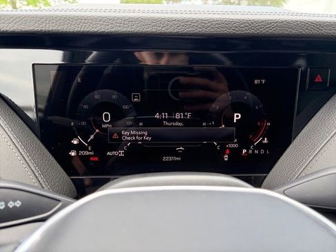 Certified 2025 GMC Yukon XL Denali AWD/4WD image 9