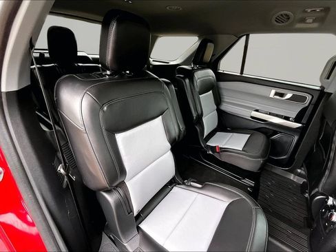 Certified 2024 Ford Explorer XLT w/ Equipment Group 202A AWD/4WD image 27