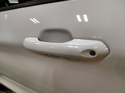 Certified 2020 Ford Explorer XLT w/ Equipment Group 202A image 14