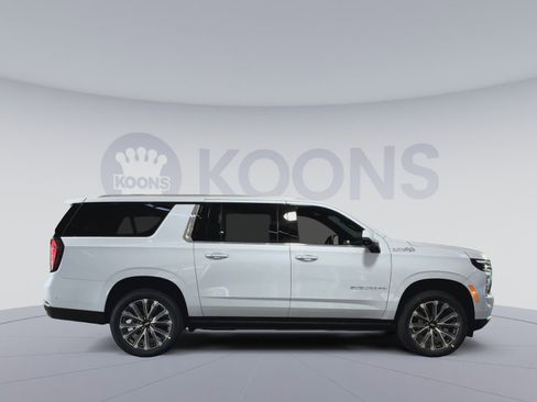 New 2026 Chevrolet Suburban High Country image 12