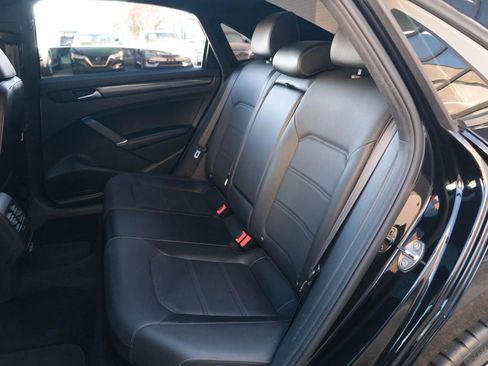 Used 2022 Volkswagen Passat 2.0T R-Line image 17