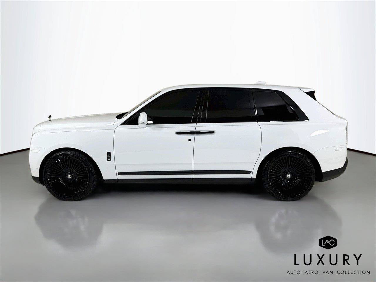 Used 2023 Rolls-Royce Cullinan Black Badge w/ Dark Exterior Package AWD/4WD image 7