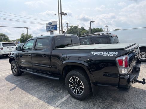 Used 2020 Toyota Tacoma TRD Sport w/ TRD Premium Sport Package AWD/4WD image 7