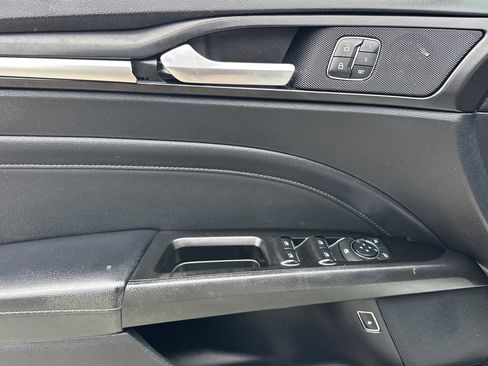 Used 2019 Ford Fusion Energi Titanium FWD image 10