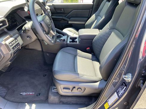 Used 2025 Toyota 4Runner TRD Off-Road Premium AWD/4WD image 23