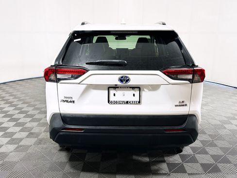 Used 2024 Toyota RAV4 LE AWD/4WD image 4