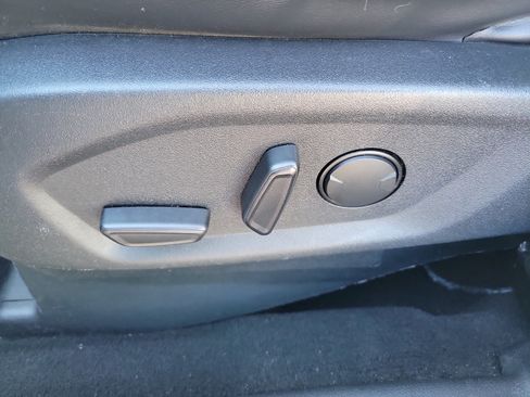 Used 2019 Ford Explorer XLT w/ Equipment Group 202A image 24