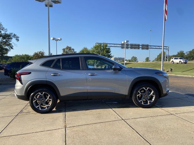 Used 2024 Chevrolet Trax LT w/ Driver Confidence Package FWD image 15