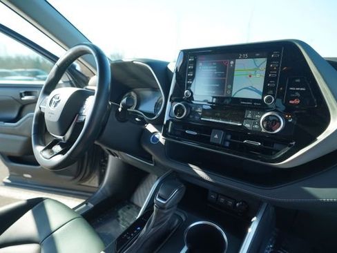 Used 2021 Toyota Highlander XLE image 35