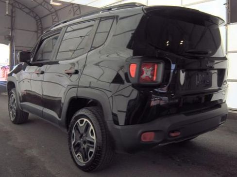 Used 2017 Jeep Renegade Trailhawk image 3