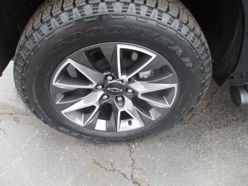 Used 2021 Chevrolet Tahoe Z71 w/ Rear Media and Nav Package AWD/4WD image 14