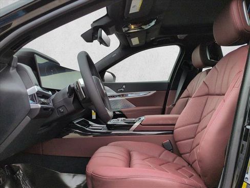 New 2026 BMW 750e xDrive image 4