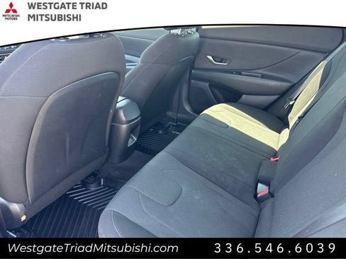 Used 2024 Hyundai Elantra SE FWD image 12
