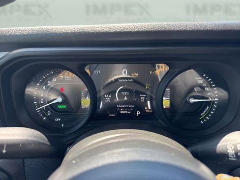Used 2024 Jeep Wrangler Unlimited w/ Convenience Group AWD/4WD image 24