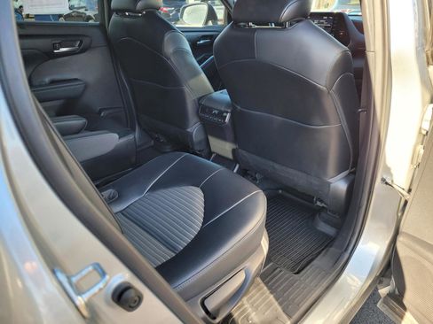 Used 2022 Toyota Highlander XSE image 16