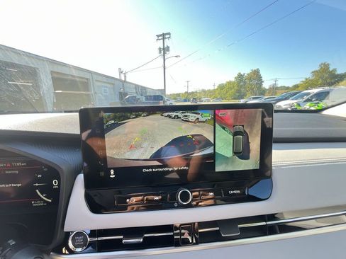 New 2025 Mitsubishi Outlander SE image 17