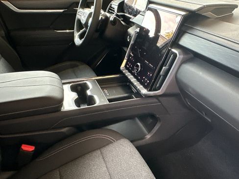 New 2026 GMC Acadia Elevation image 17