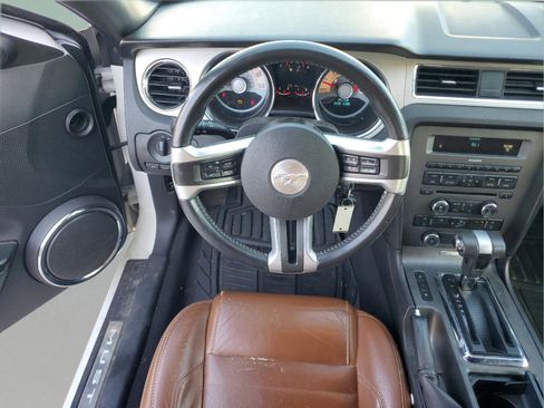 Used 2010 Ford Mustang Convertible RWD image 7