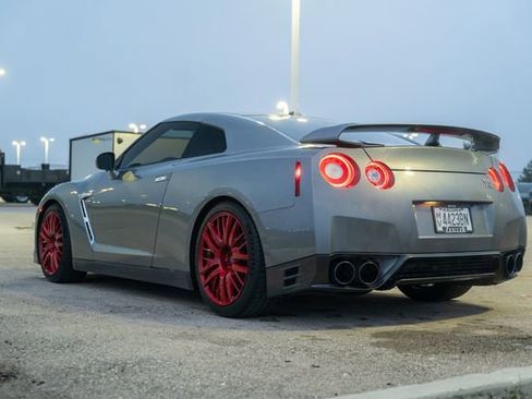 Used 2016 Nissan GT-R Premium image 5