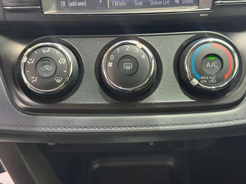 Used 2018 Toyota RAV4 LE FWD image 52