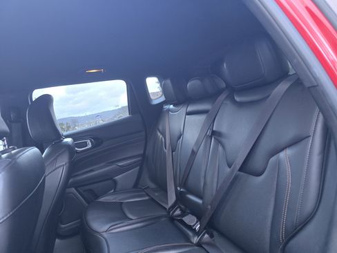 Used 2023 Jeep Compass Limited image 12